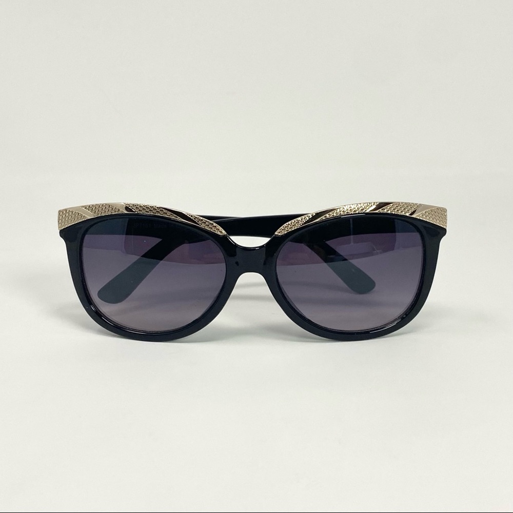 Sold elsewhere NWOT Sunglasses Black with Gold Trim Detail Lightweight